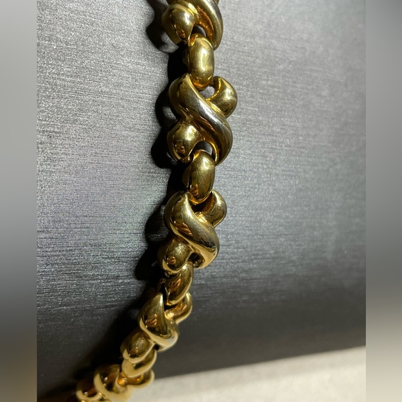 Vintage Kisses Heavy Gold Tone Size 7.25 “KEYES” Bracelet. Fold over clasp - Picture 2 of 7